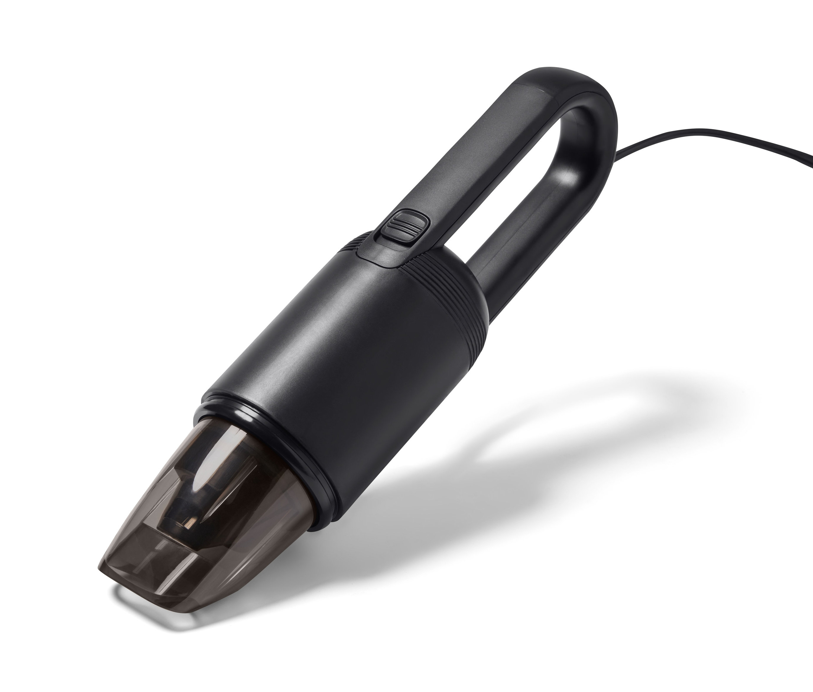 Čierny vysávač do auta na bielom pozadí.