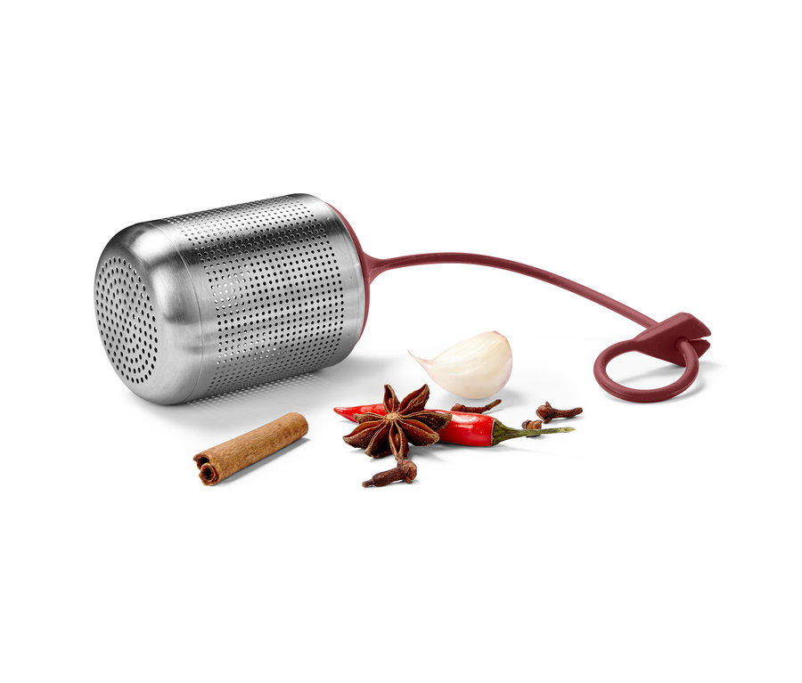 Nerezové sitko na korenie s badiánom, chilli, cesnakom, škoricou a klinčekmi.