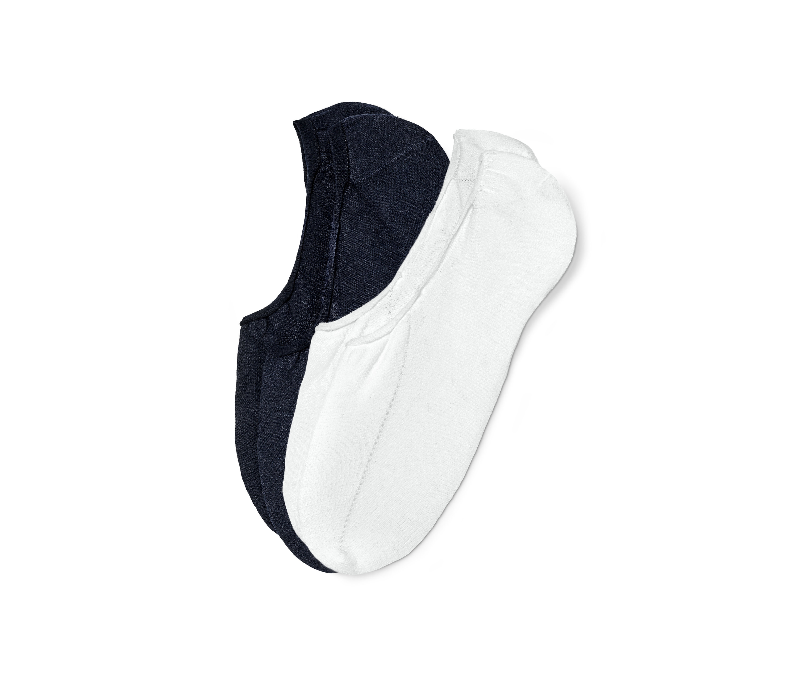 Dva páry hrejivých ťapiek do topánok sneaker, jedny tmavomodré a jedny biele.