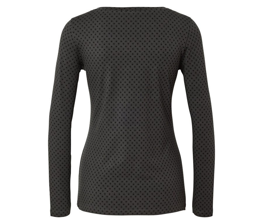 Zadný pohľad na dámsku blúzku s dlhým rukávom a geometrickým vzorom.