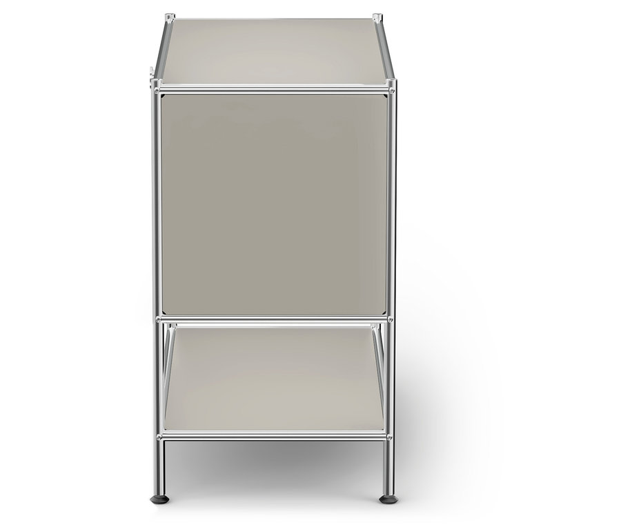 Béžový policový modul so strieborným rámom na bielom pozadí.