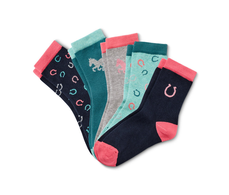 Päť párov ponožiek s motívmi koní a podkov.