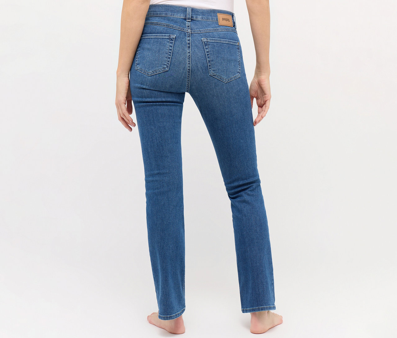 Žena zozadu má na sebe džínsy Angels »Leni« Bootcut.