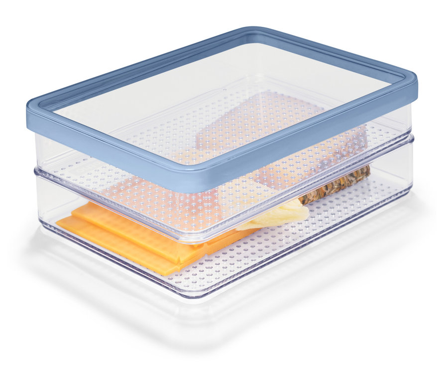 Poschodová dóza na potraviny so syrom a chlebom.