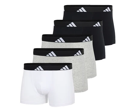 Päť boxeriek adidas Active Flex Cotton v bielej, sivej a čiernej farbe, rozložených a naskladaných. Každé majú čierny pás s bielymi trojpruhovými logami adidas.