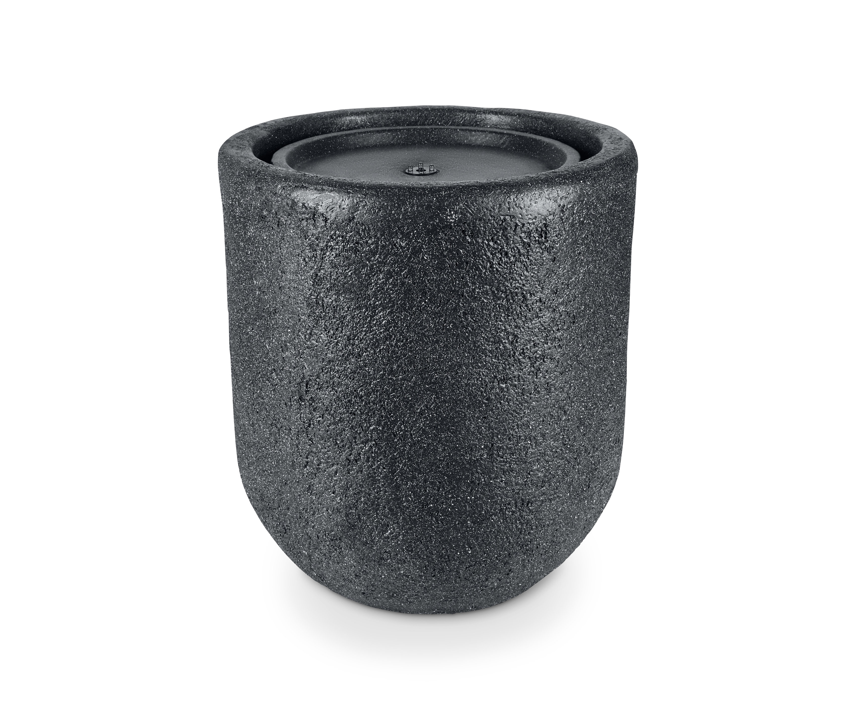 Čierna záhradná fontána s LED osvetlením.