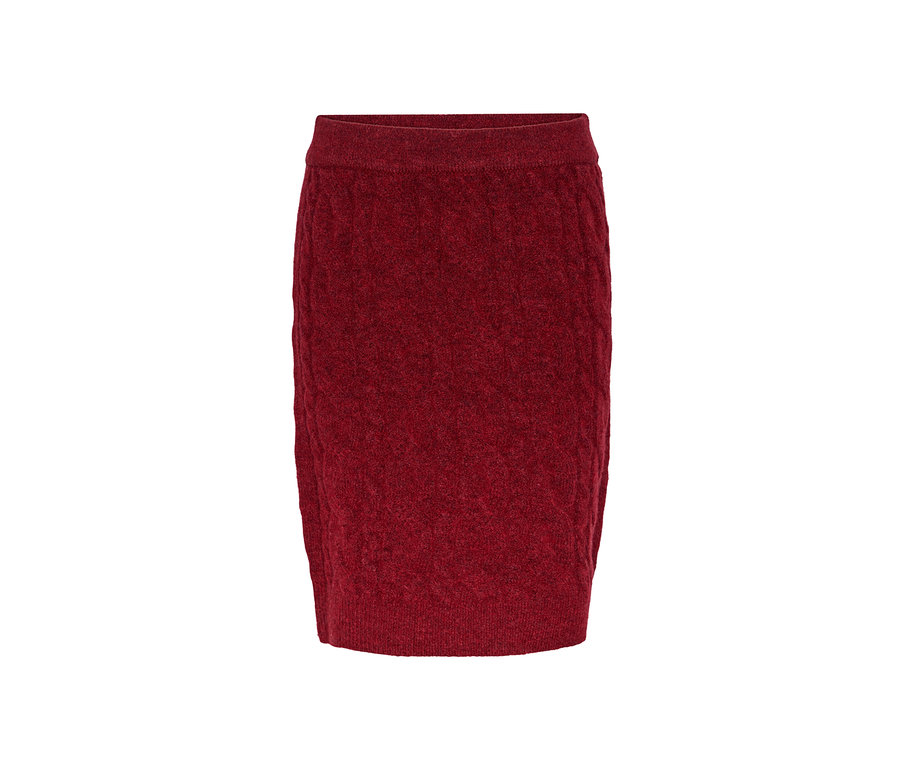 Červená pletená sukňa.
