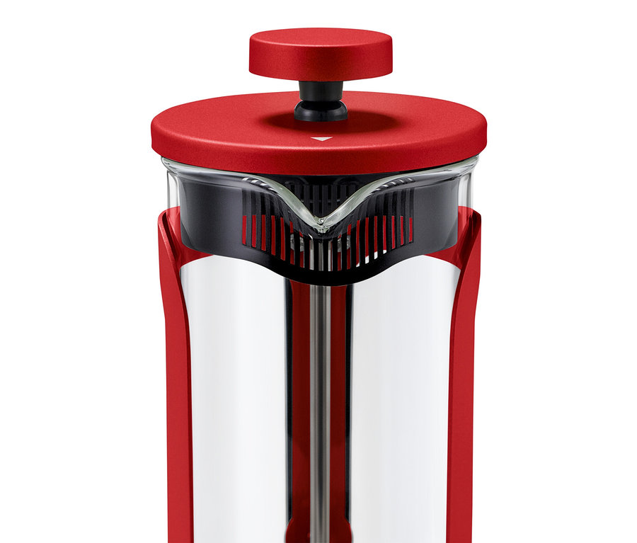 Detail červenej kanvice french press 300 ml na 2 šálky.
