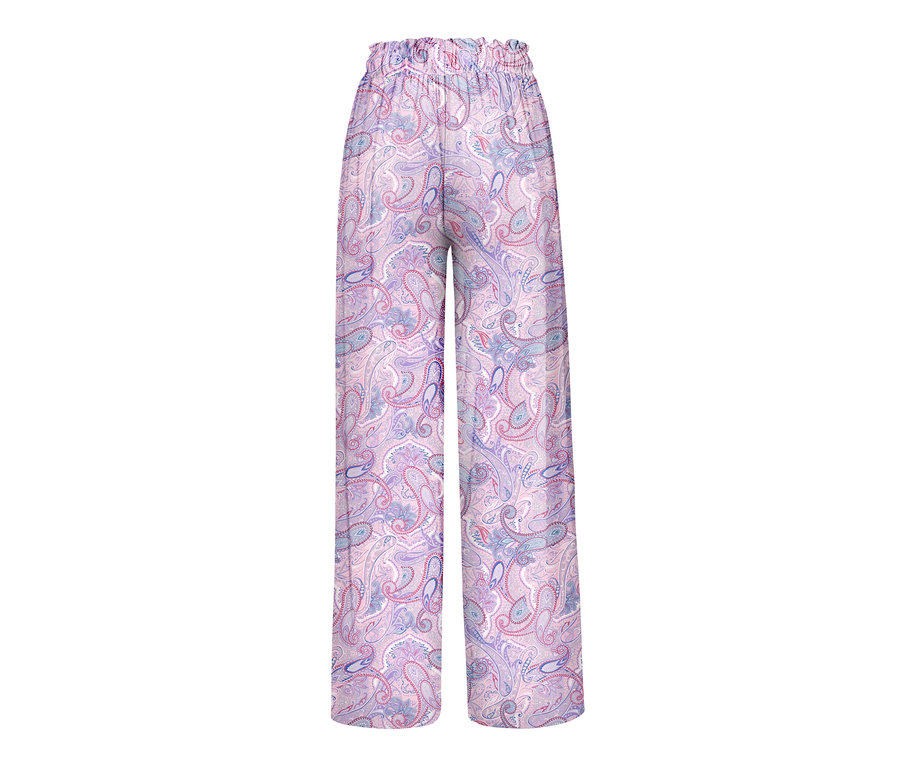 Detailný pohľad na tkané nohavice na voľný čas s paisley vzorom.