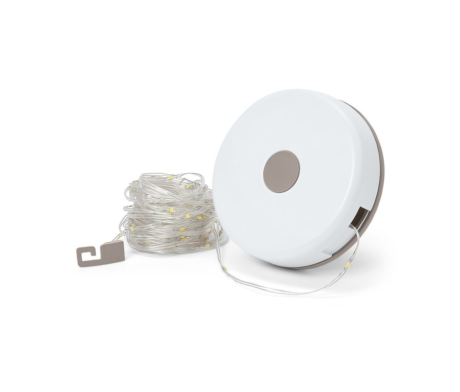 Zrolovaná kempingová svetelná reťaz 2 v 1 s navijakom.