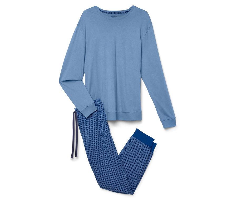 Modré pyžamo s dlhým rukávom a modré nohavice s potlačou.