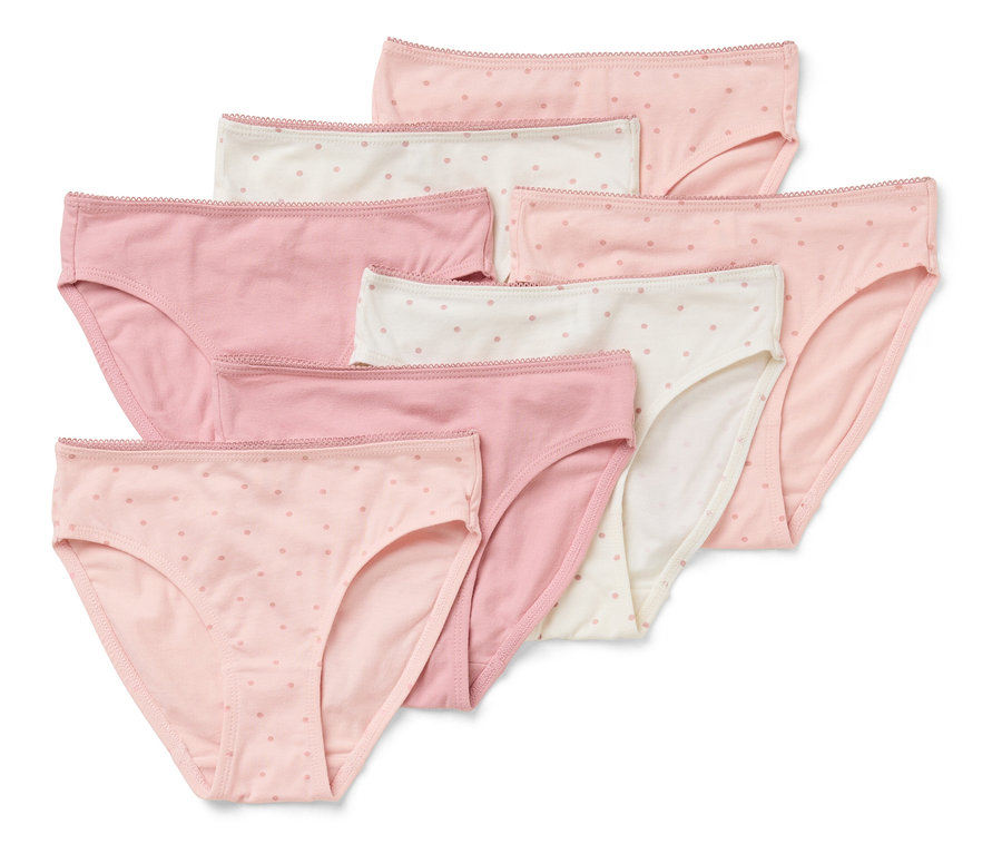 Sada siedmich párov dámskych nohavičiek v rôznych odtieňoch ružovej a bielej farby s bodkami, zložených na sebe.