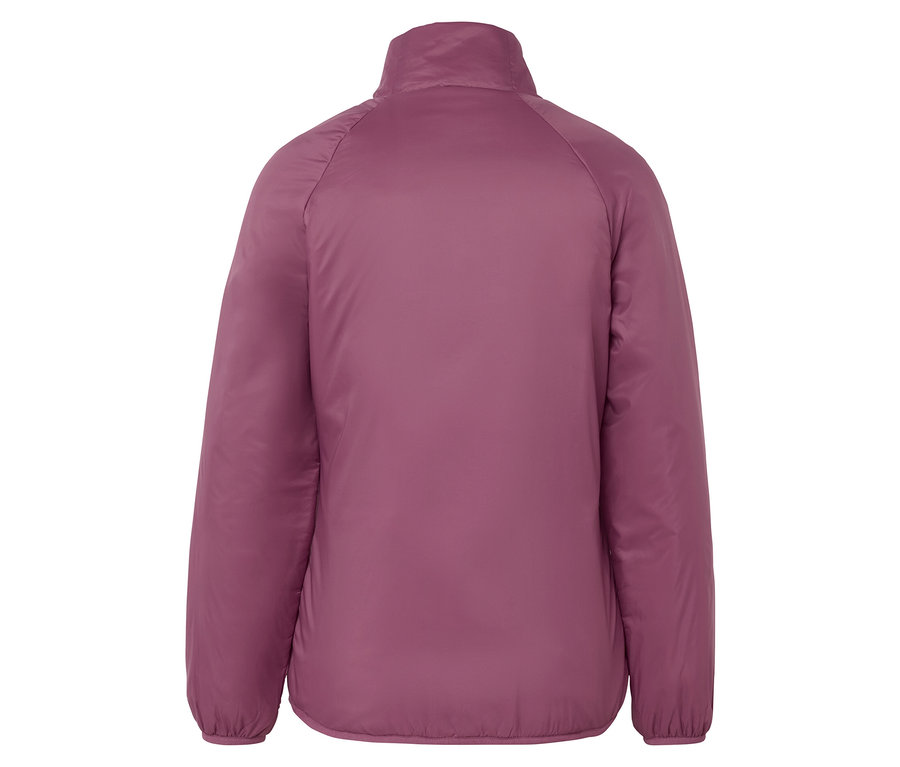 Pohľad zozadu na ružovú bundu so stojačikom.