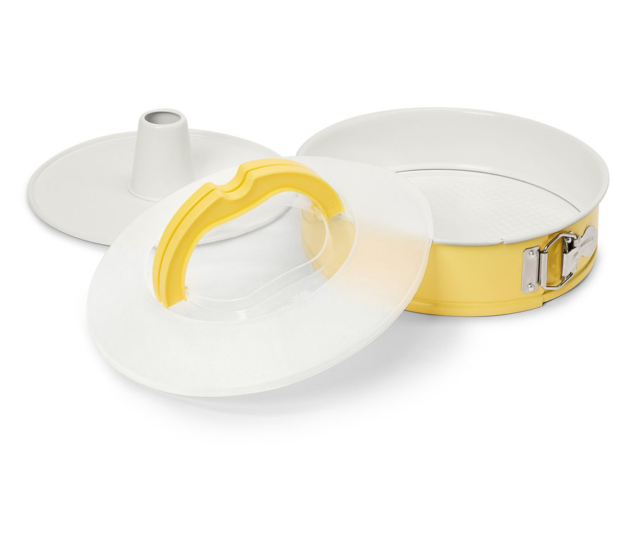 Žltá tortová forma s vyberateľným dnom a vekom.