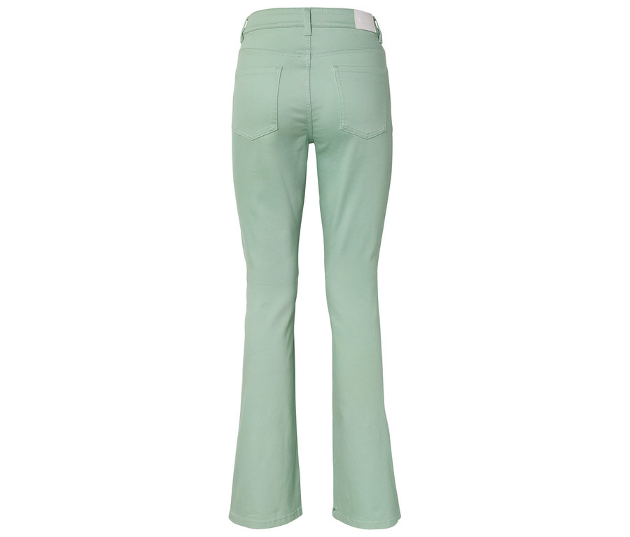 Nohavice v mätovozelenej farbe, fotené zozadu.