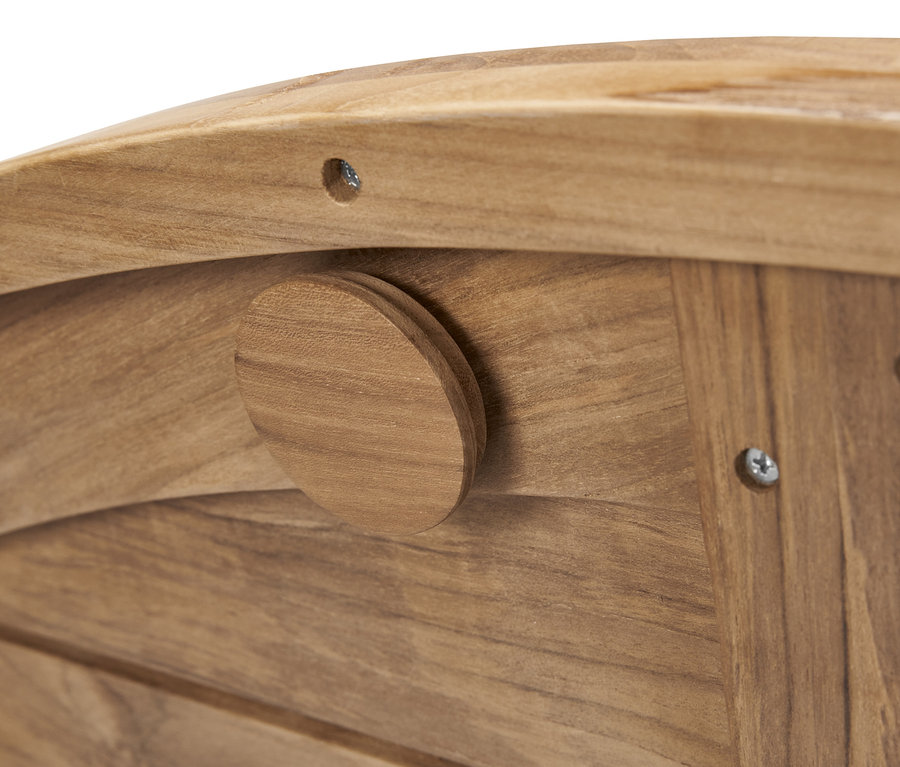 Detail tíkového stola so záslepkou.