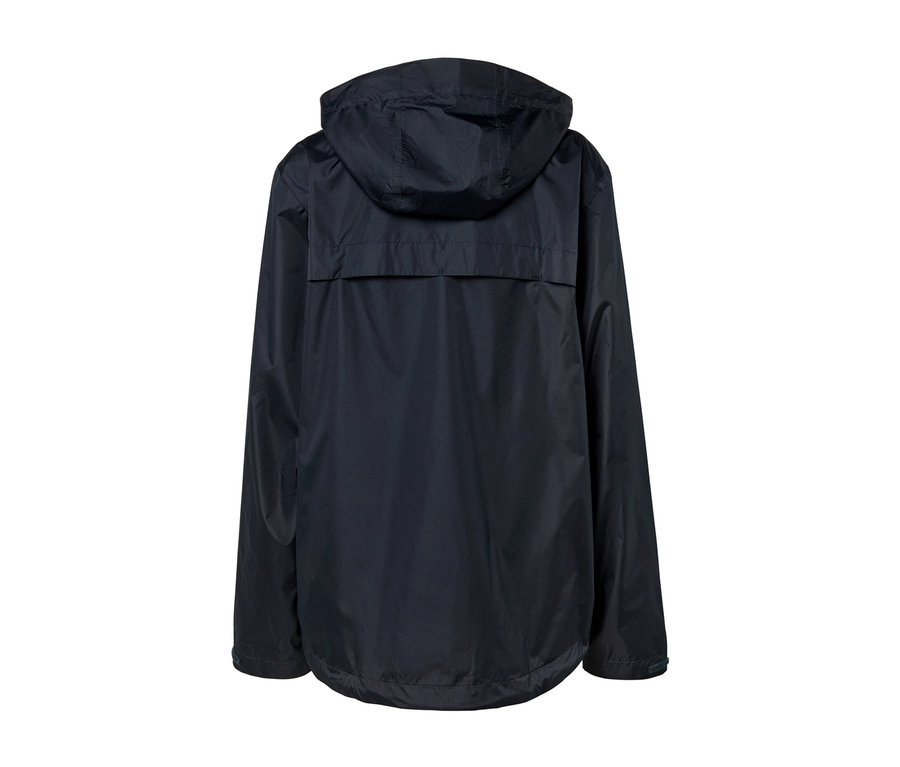 Detailný pohľad zozadu na unisex bundu do dažďa s kapucňou.