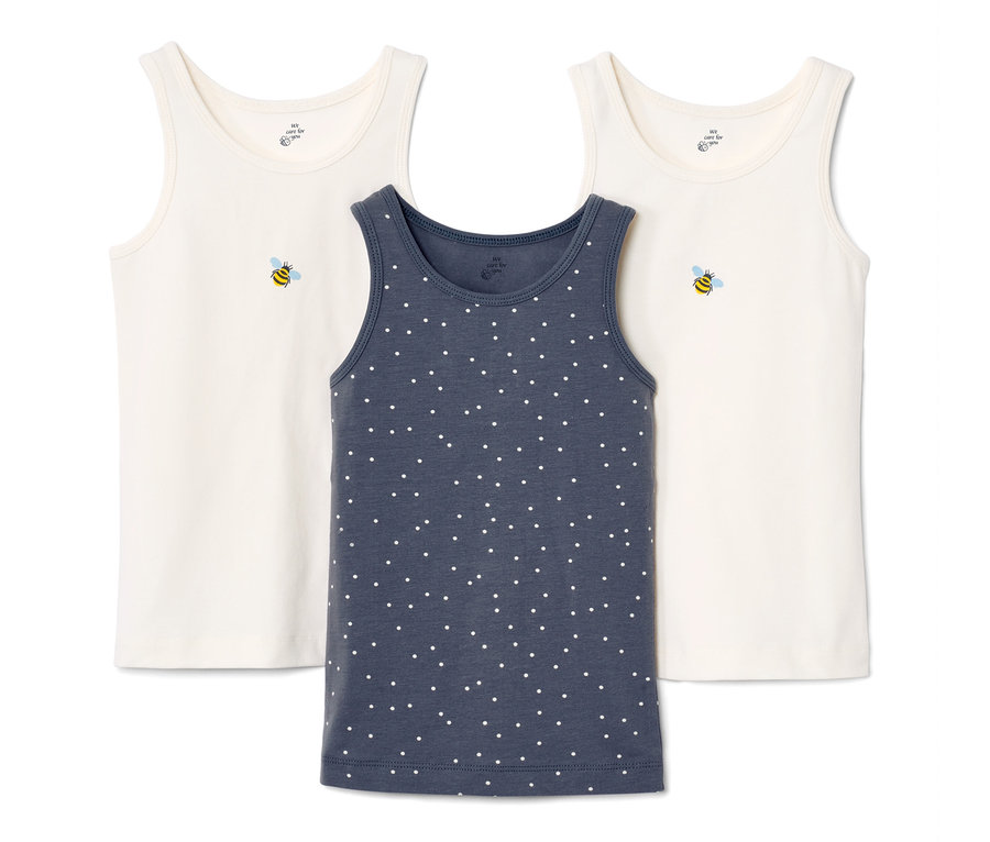 Tri detské tielka: dve biele s obrázkom včely, jedno modré s bodkami.