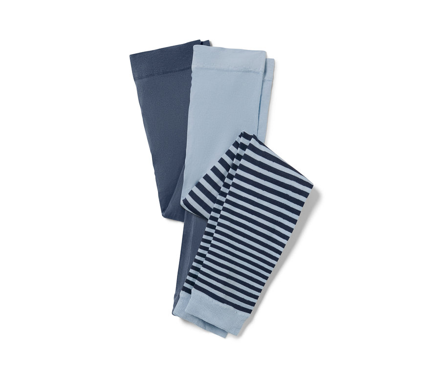 Dvoje detské jemné pančuchové legínsy: jedny tmavomodré, druhé svetlomodré s tmavomodrými pruhmi.