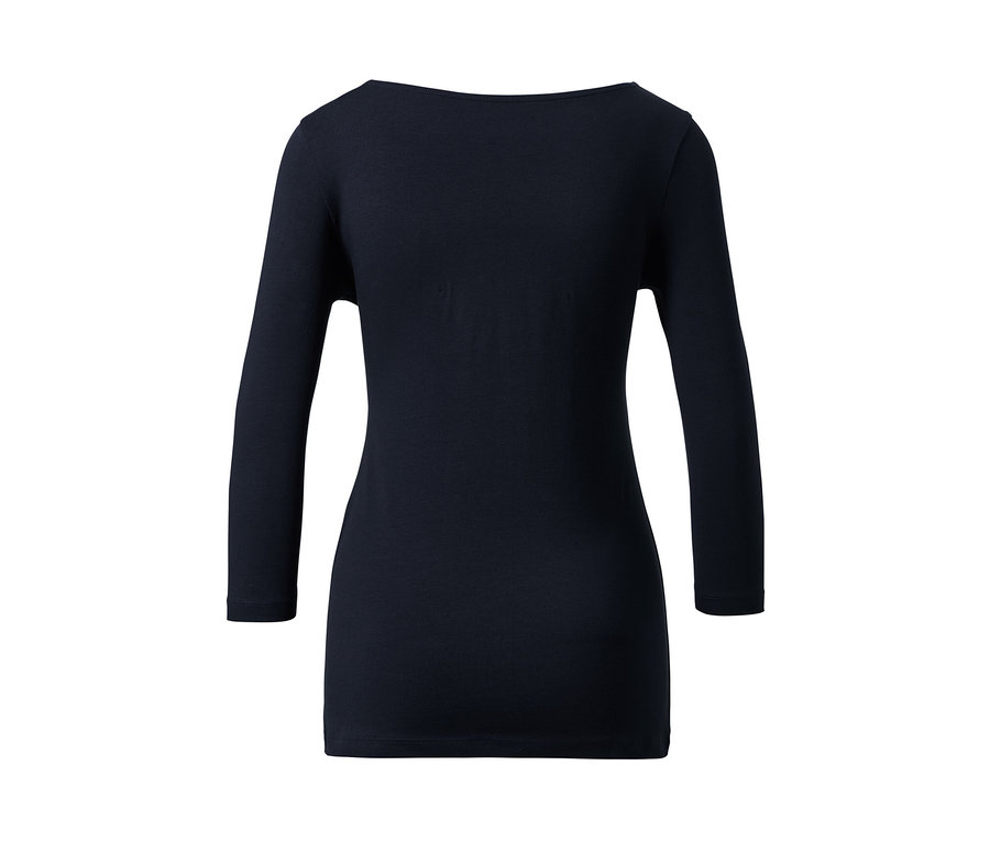 Námornícke modré tričko s trojštvrťovými rukávmi.