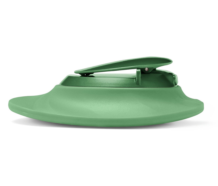 Zelené veko na bielom pozadí.