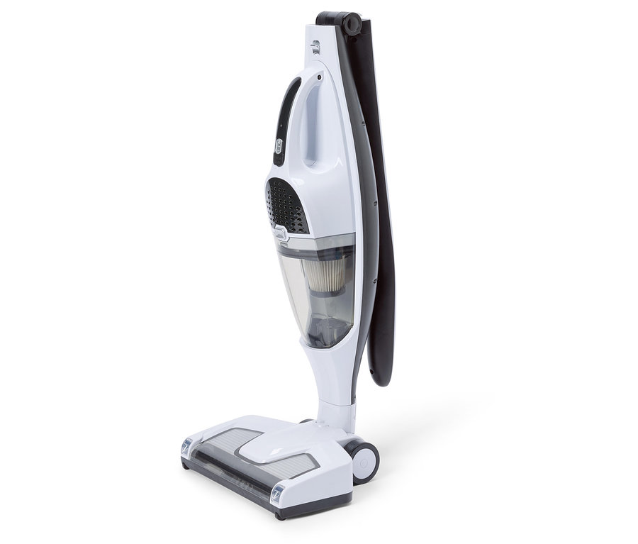 Biely a čierny vysávač stojí na bielom pozadí.
