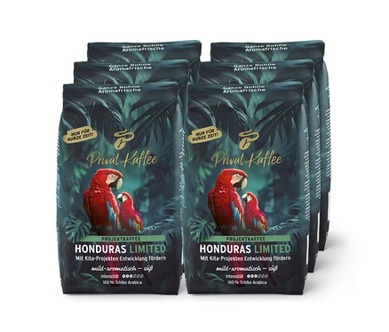 Šesť tmavozelených balení kávy Privat Kaffee Limitovaná Edícia Honduras s tropickými listami a červenými arami, celé zrná.