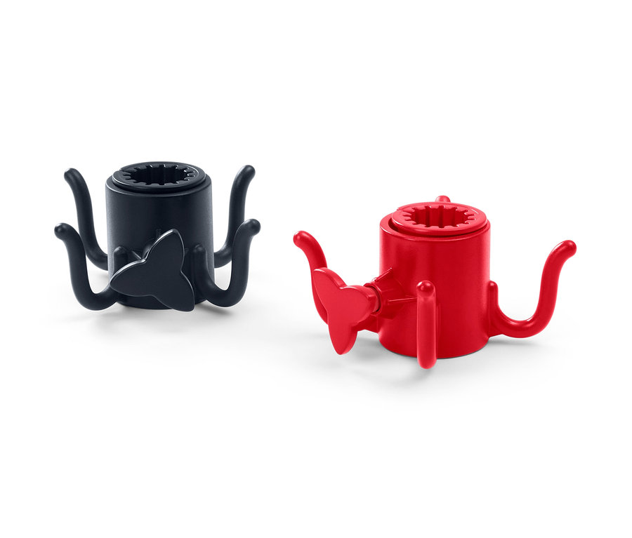 Dva háčiky na slnečník, jeden čierny a jeden červený.