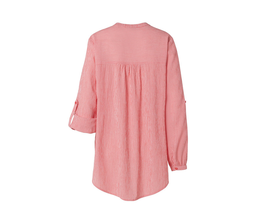 Pohľad zozadu na koralovú pásikavú tuniku.