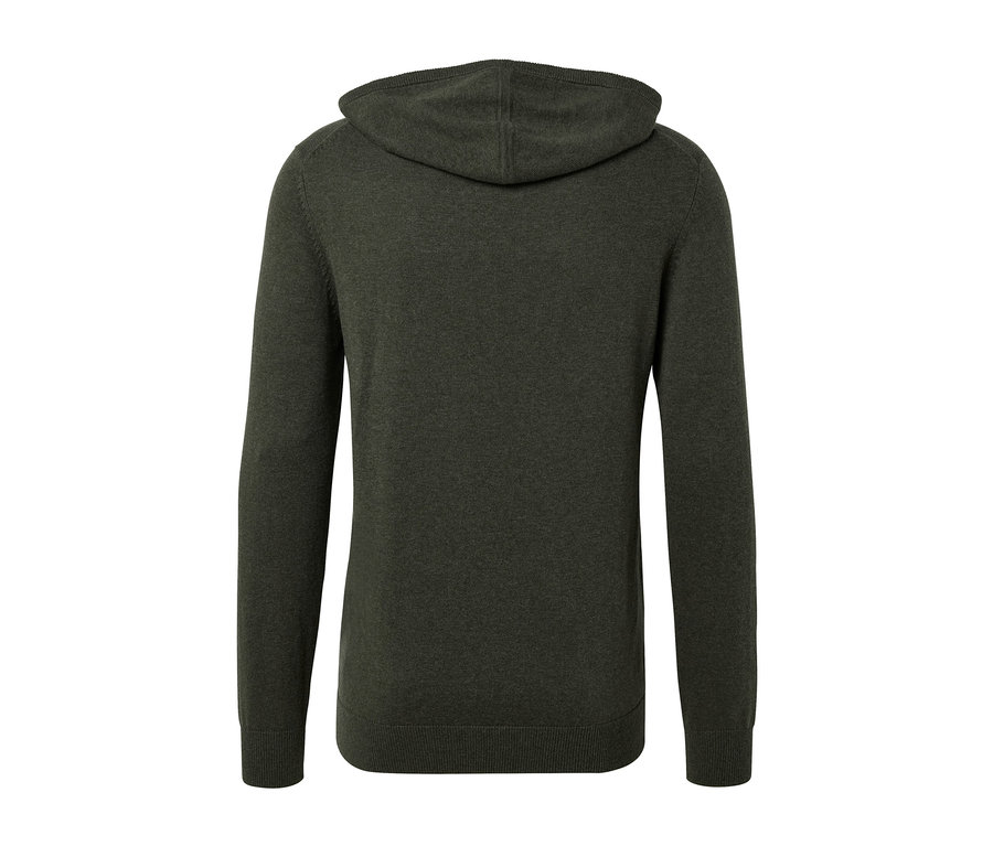 Pohľad zozadu na pletenú mikinu s kapucňou.