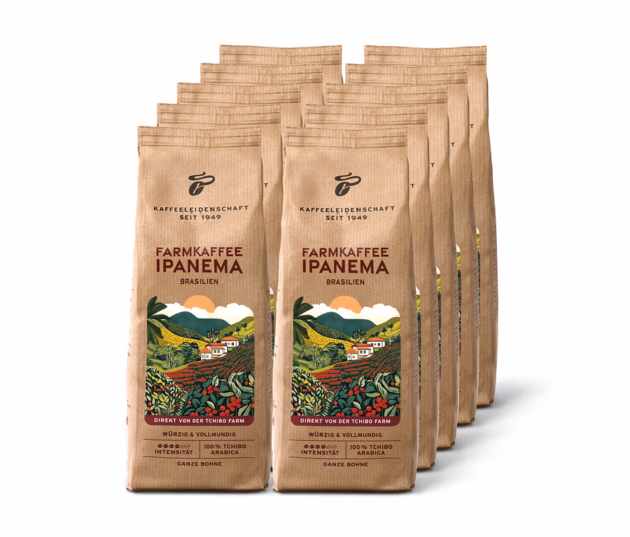Desať hnedých balení zrnkovej kávy Farmkaffee Ipanema s ilustráciou kávovej farmy.