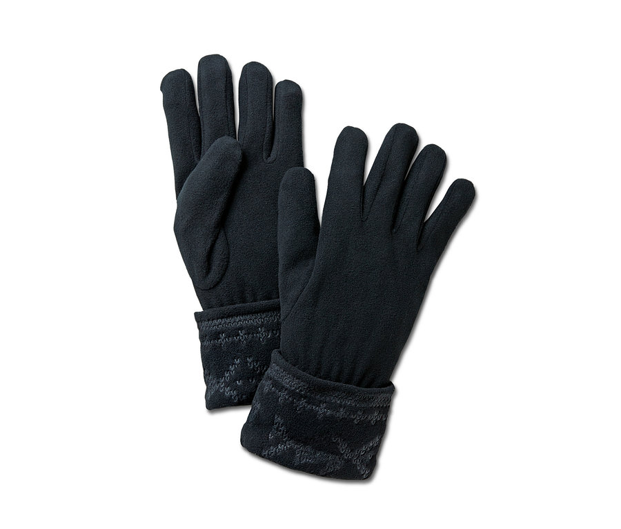 Dve čierne rukavice z mikroflísu ležia vedľa seba na bielom pozadí.