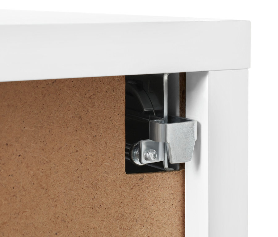 Detail skrinky na topánky s výklopnou doskou.