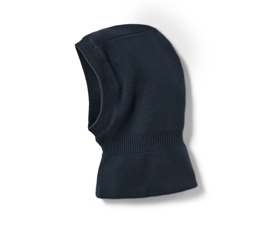 Detailný záber pletenej kukly.