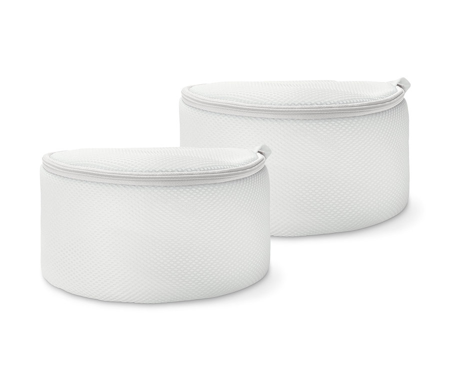 Dve biele sieťky na pranie podprseniek.