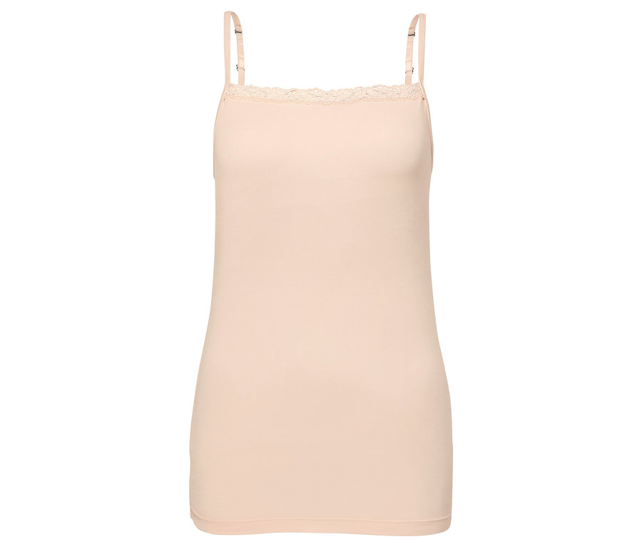 Detail krémovej košieľky z modalu s čipkou.