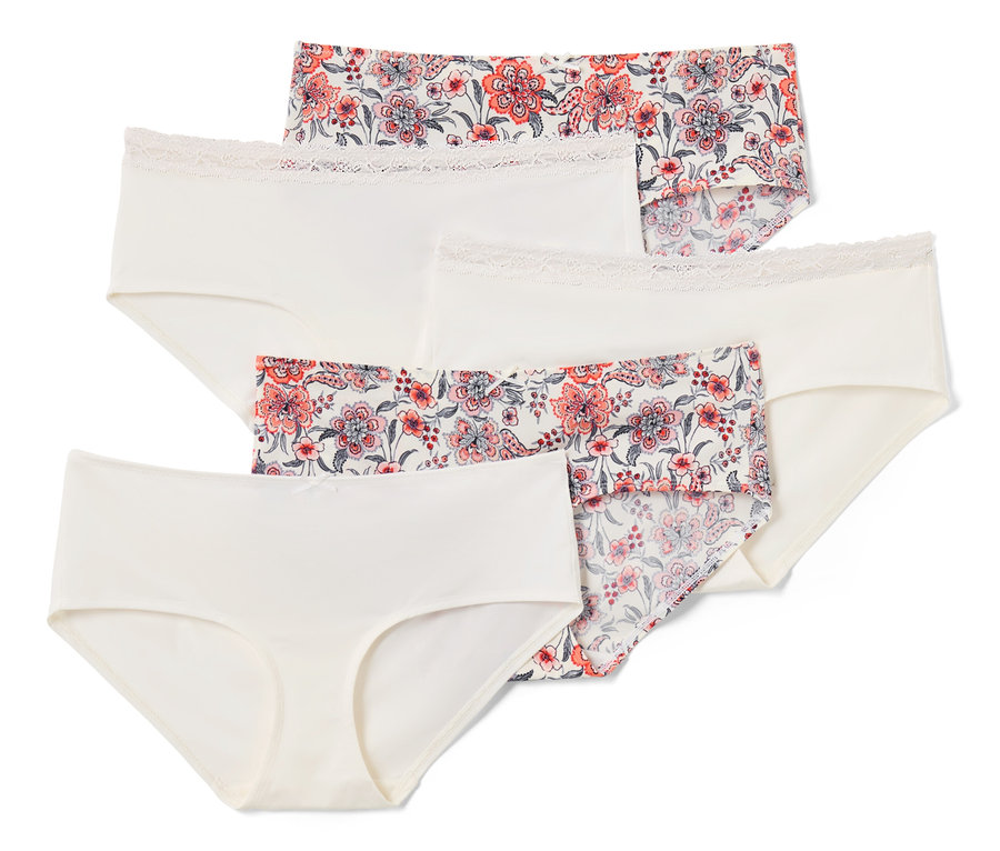 Detail piatich krémových nohavičiek, niektoré s kvetinovou potlačou.