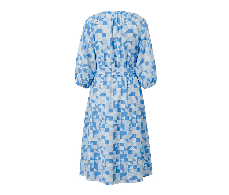 Tkané šaty s potlačou modrej a bielej farby.