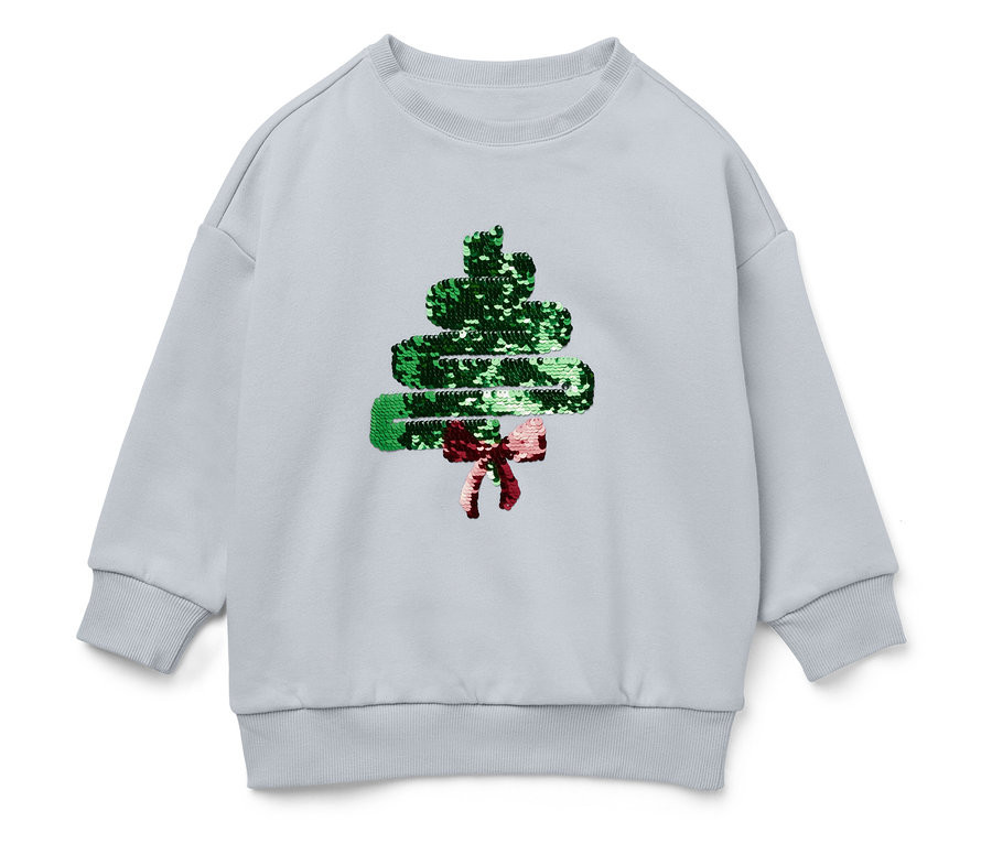 Svetlomodrý sveter s flitrovým vianočným stromčekom a červenou mašľou.