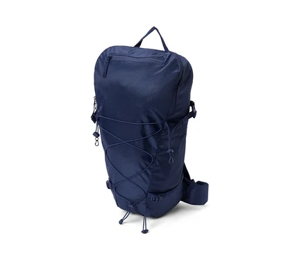 Modrý outdoorový ruksak.