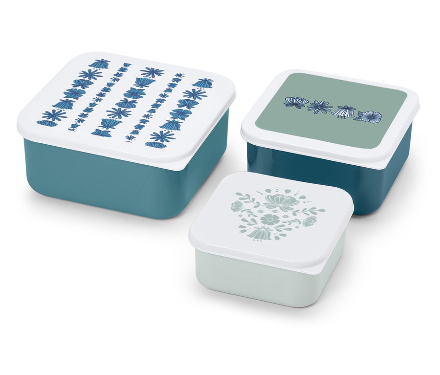 Sada troch modrozelených obedových boxov s kvetinovými vzormi na vekách.
