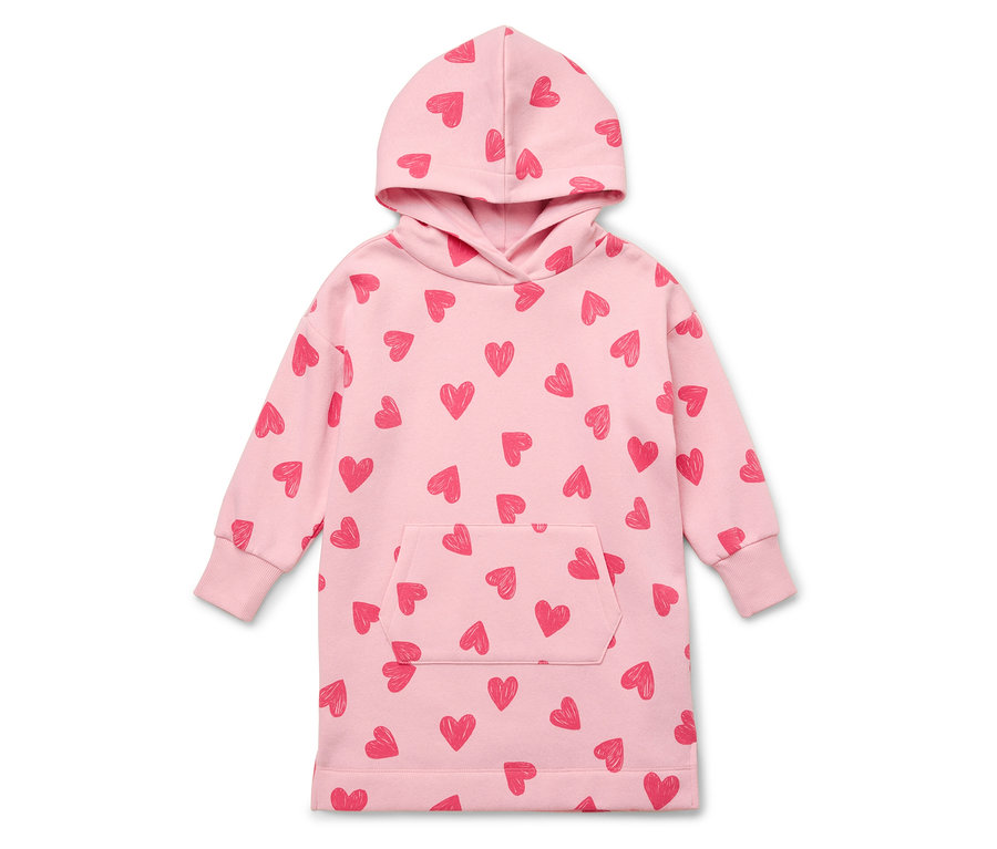 Ružové mikinové šaty s červeným vzorom srdca ležia plocho.