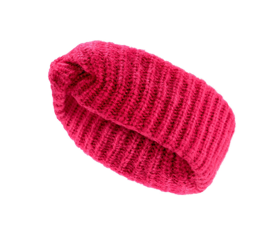 Detailný záber na ružovú čelenku.