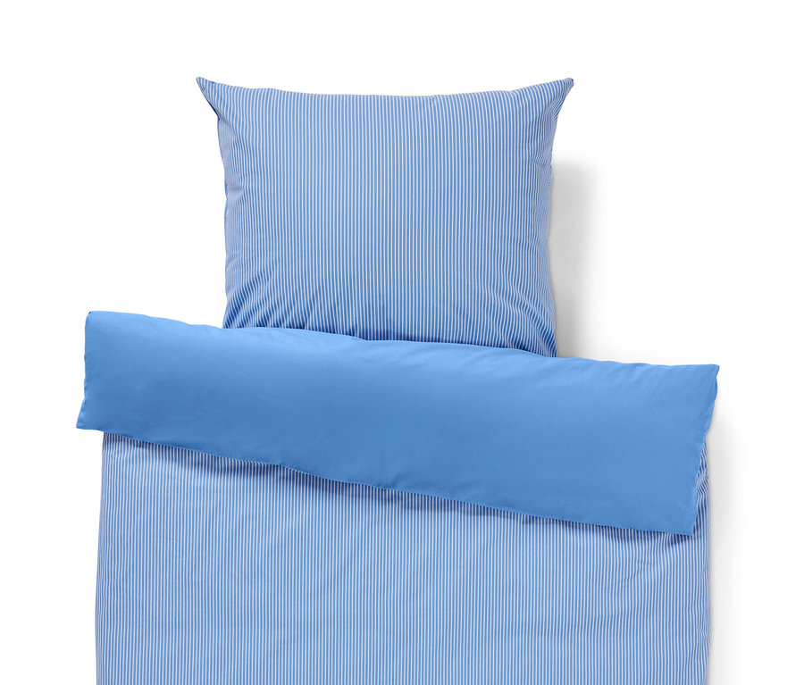 Súprava posteľnej bielizne z renforcé, štandardnej veľkosti, s modrými a bielymi pruhmi.