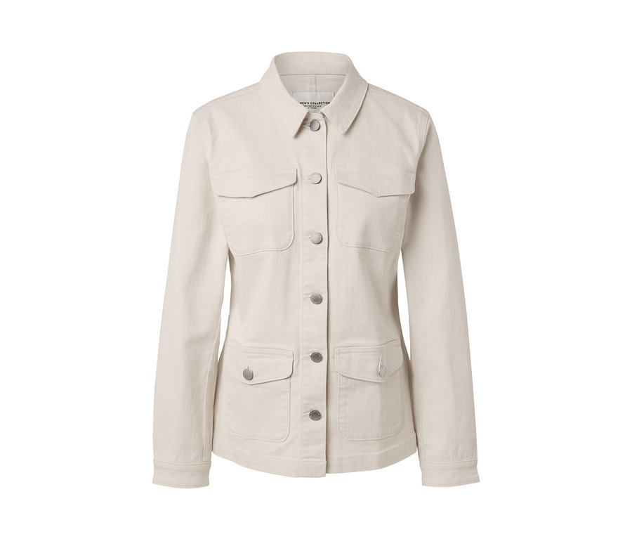Krémová džínsová bunda s cargo vreckami a gombíkmi.