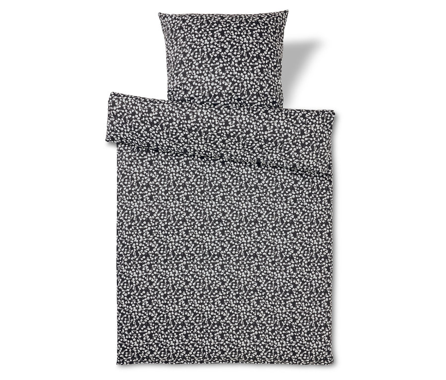 Čiernobiele obliečky s bodkovaným vzorom.