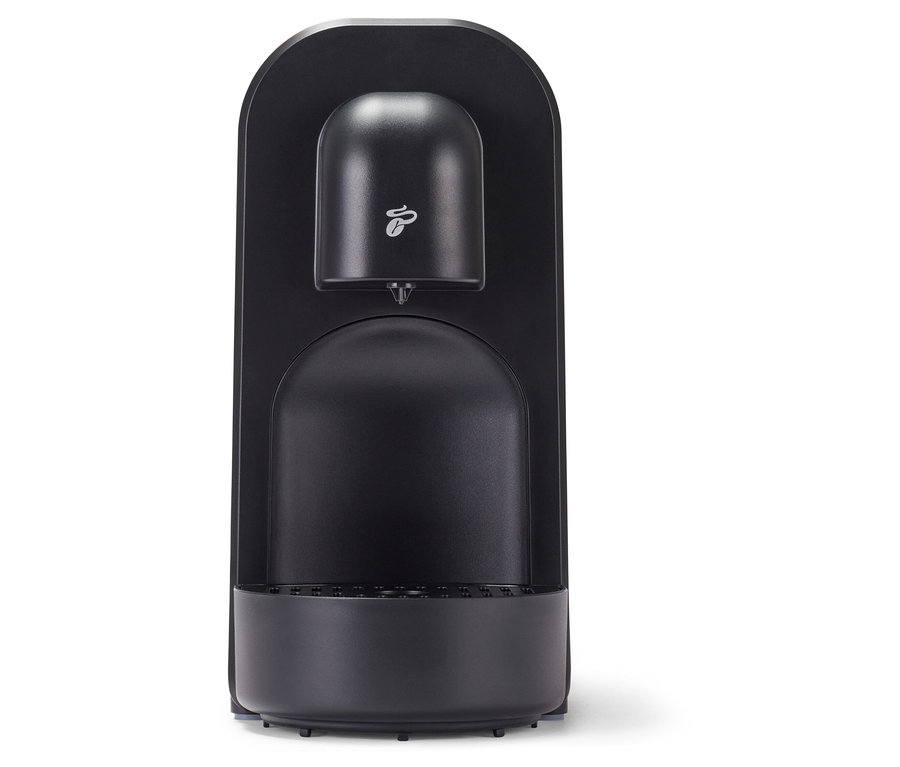 Čierny kávovar Cafissimo now red spredu, s držiakom na kapsuly a odkvapkávacou miskou.