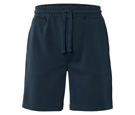Detailný záber na námornícke modré šortky so sťahovacou šnúrkou.