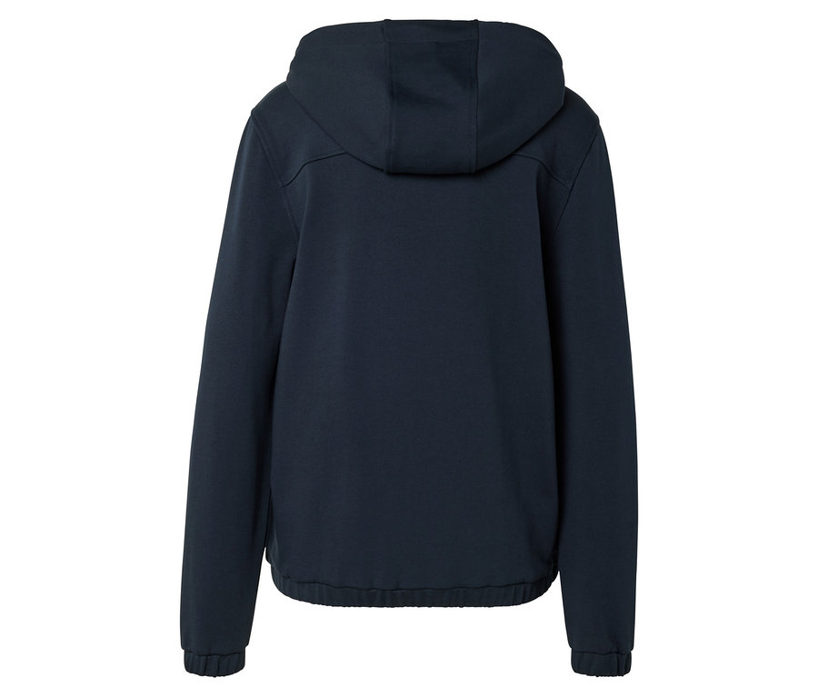 Pohľad zozadu na tmavomodrú bundu s kapucňou a dlhými rukávmi.