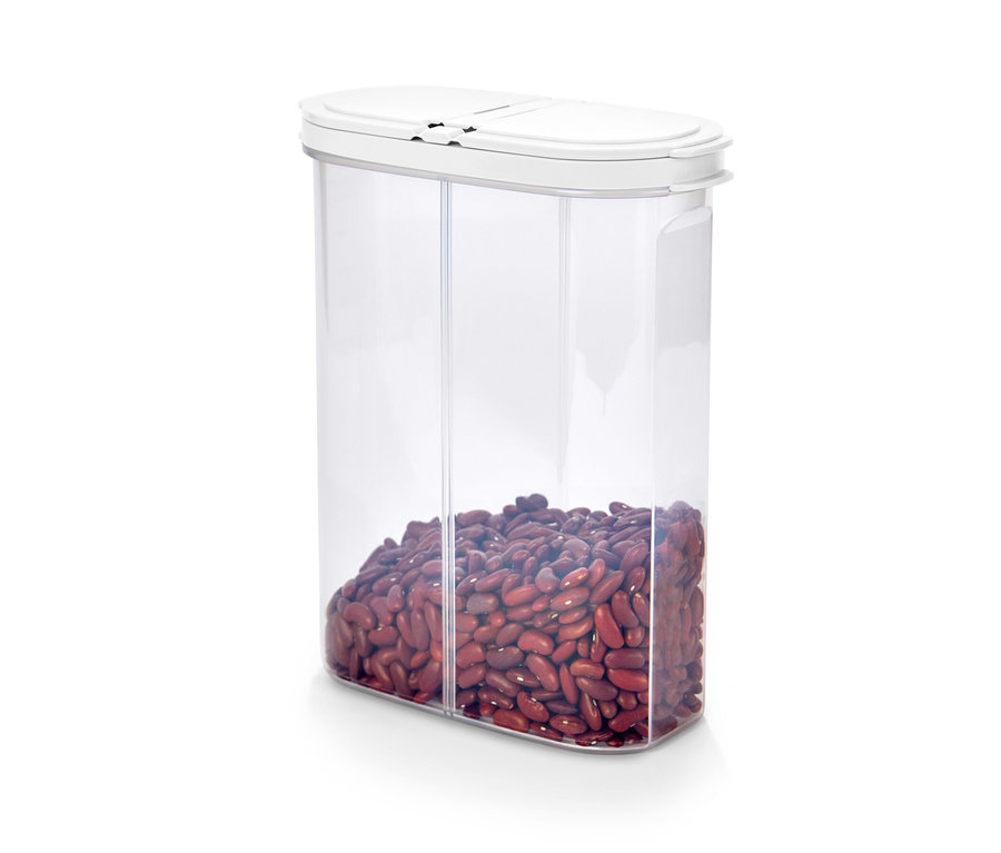 Priehľadná dóza na potraviny 2 v 1 naplnená červenou fazuľou.